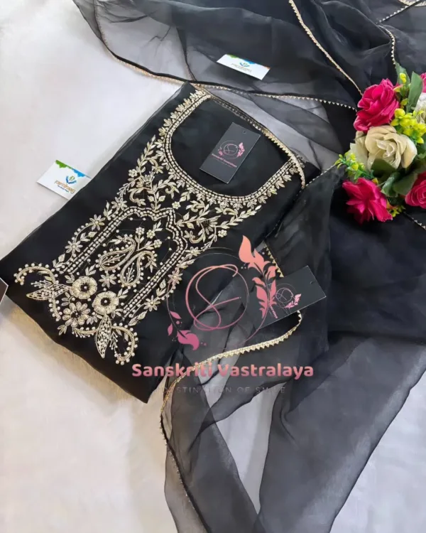 heavy rich organza fabric kurta ith zardogi handwork