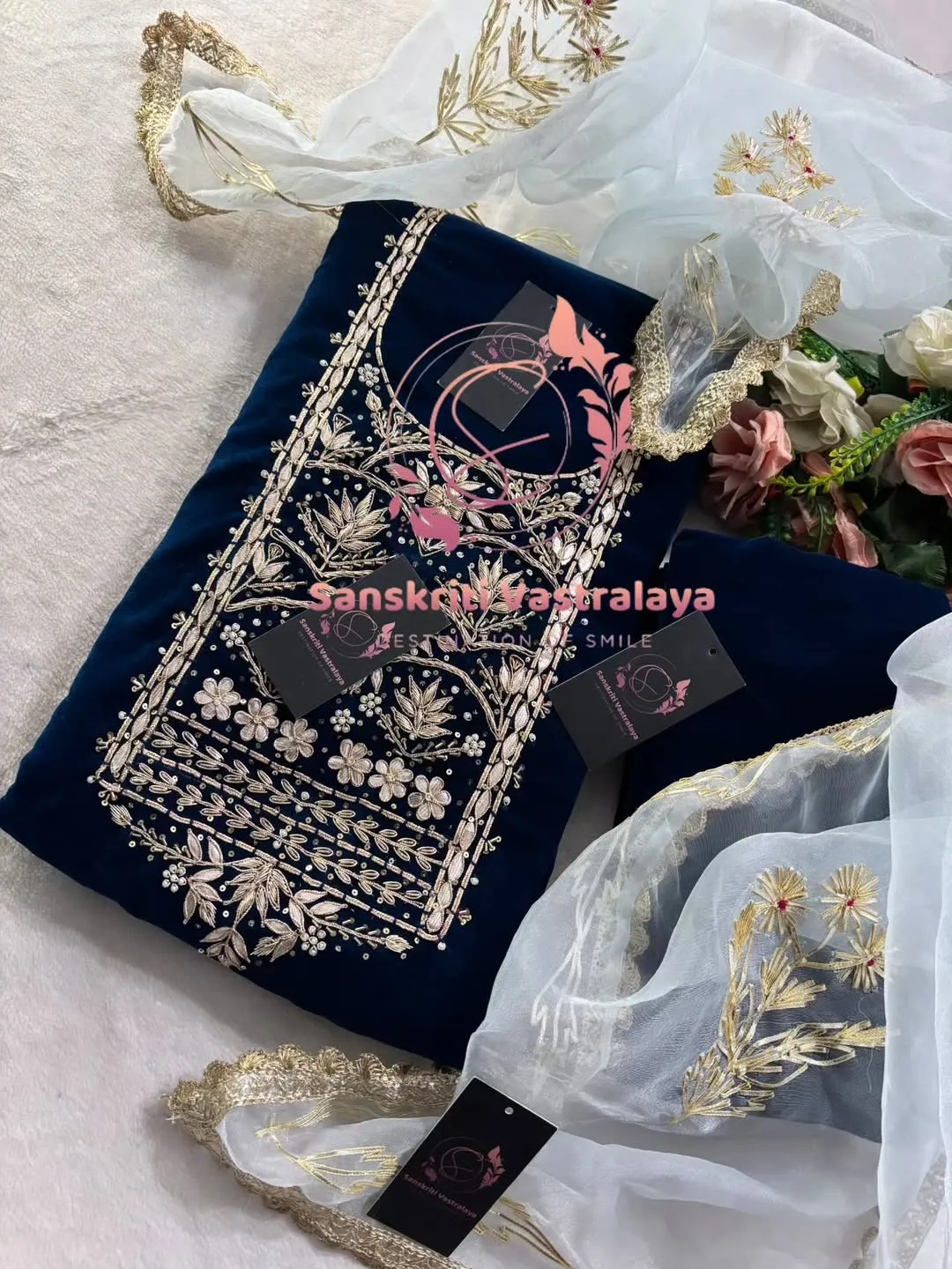 Velvet fabric kurta with zardogi handwork - Image 2